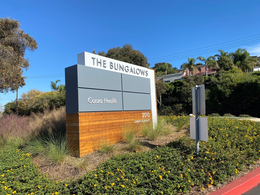 Bungalows Del Mar Office Signage